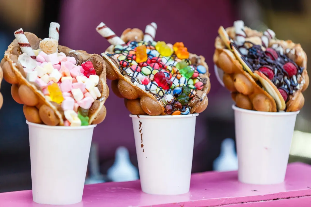 Bubble waffle gaufre à bulles garnie de toppings